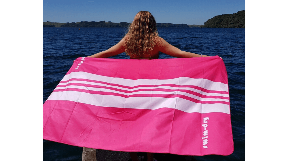 Large-Beach-Towel-SeaBreeze-Curve-Pinkwhite-girl-on-beach